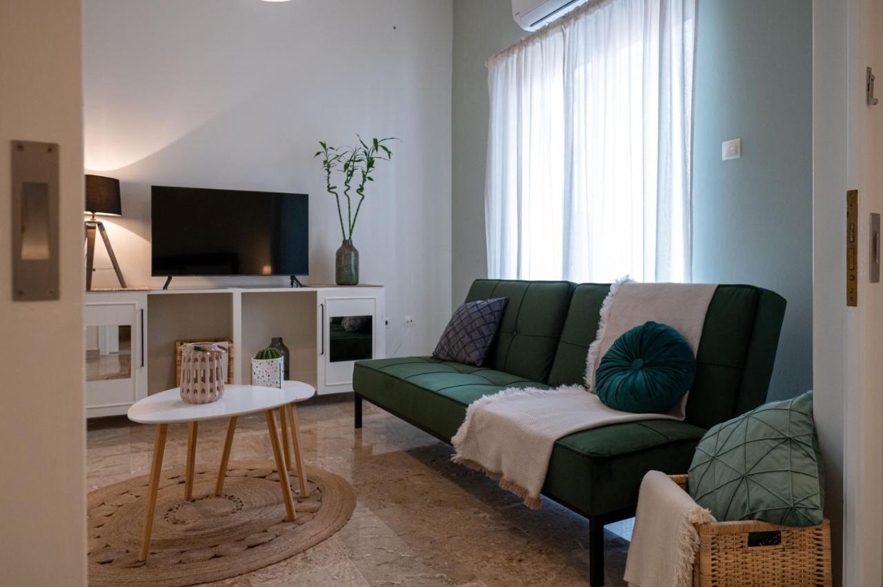 Apartment Anesis With A Yard